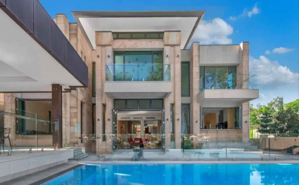 9 Ivy St Indooroopilly 2